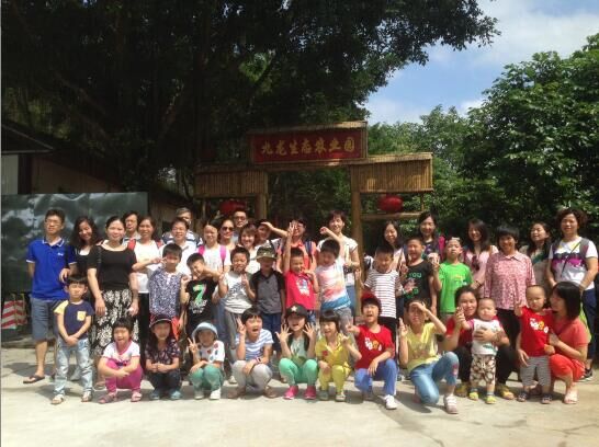 深圳寶安實驗學(xué)校的寶貝們歡聚九龍生態(tài)園抓泥鰍